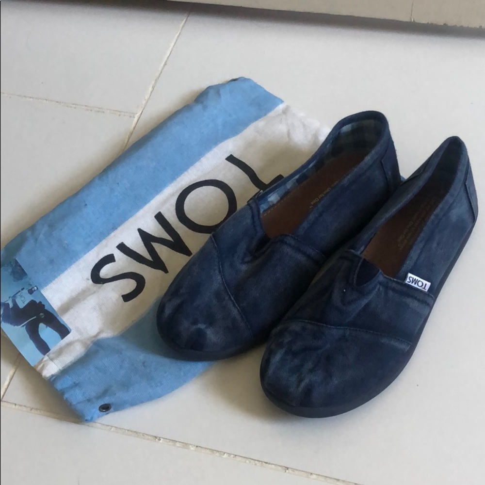 NWT TOMS Denim Shoes